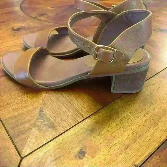 Steve Madden Women Block Heel Ankle Strap Sandals Size  9.5 - Picture 3 of 5